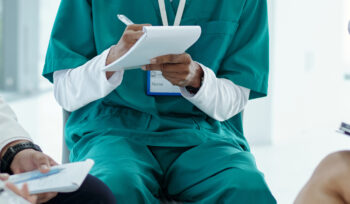 Équipe soignante en établissement de santé
